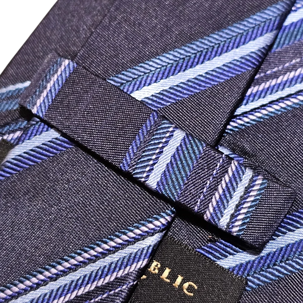BANANA REPUBLIC TIE